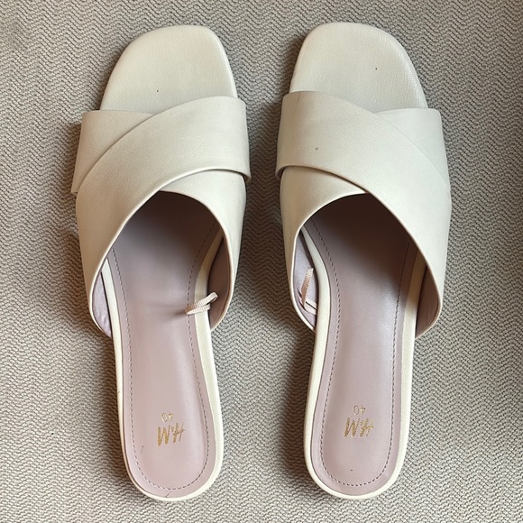 H&M slippers size 40 in cream - Picture 1 of 3